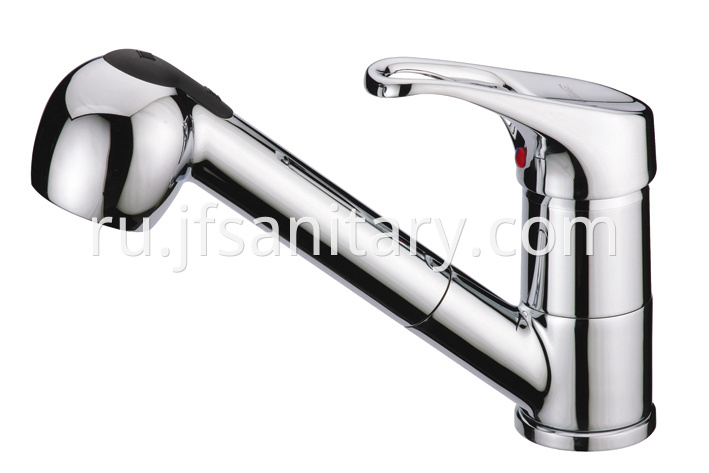 Convenient pullout kitchen faucet